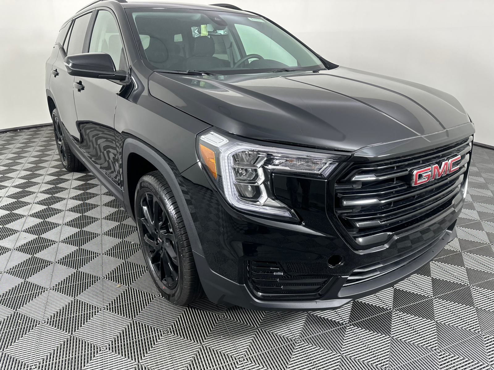 2024 GMC Terrain SLE 2