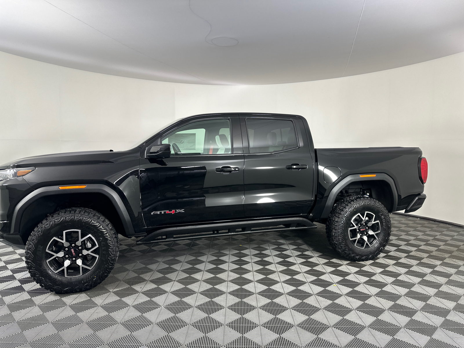 2025 GMC Canyon AT4 9