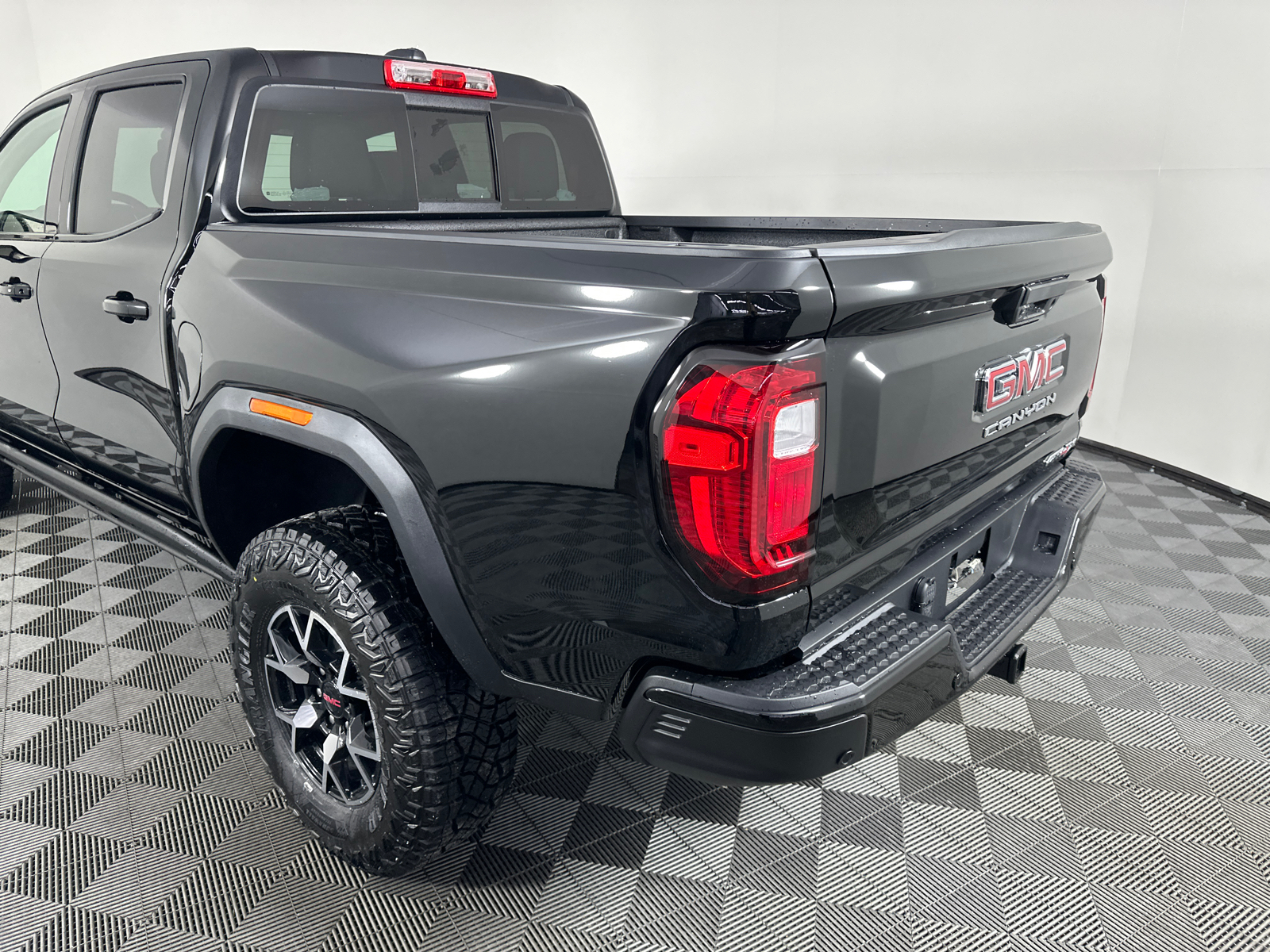 2025 GMC Canyon AT4 12