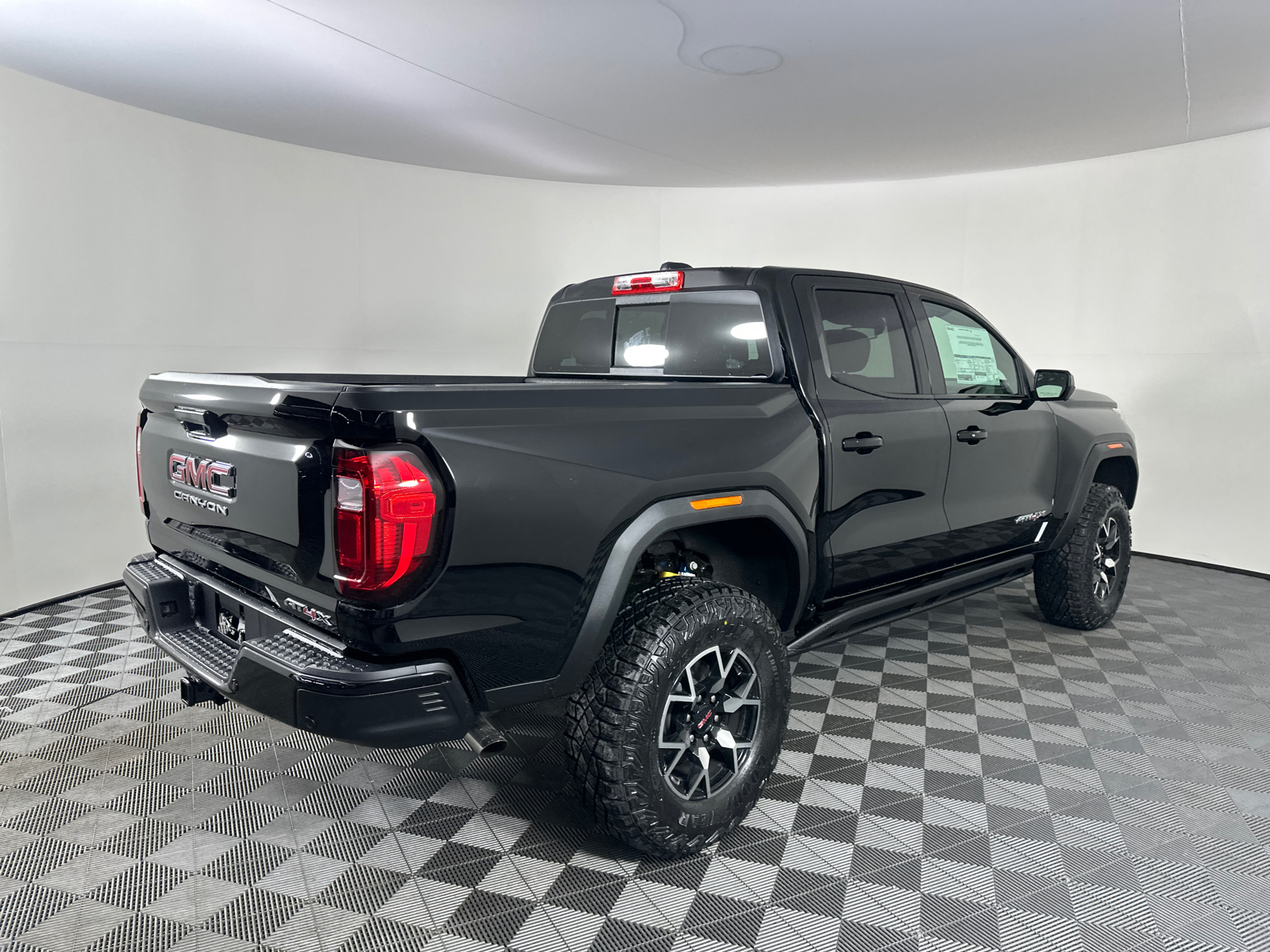 2025 GMC Canyon AT4 17