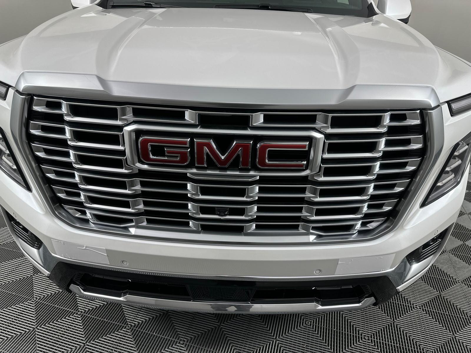 2025 GMC Yukon XL Denali 5