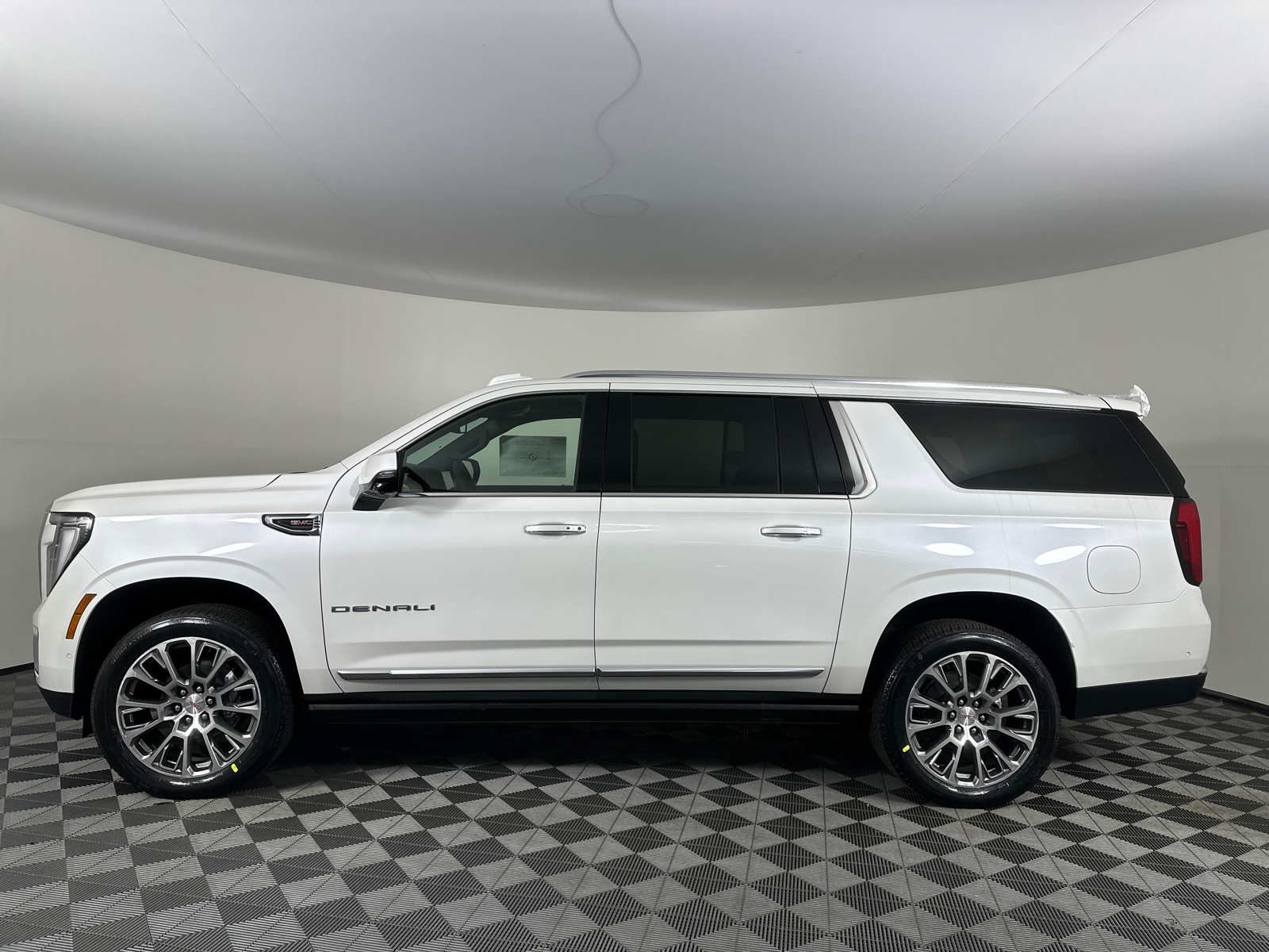 2025 GMC Yukon XL Denali 9