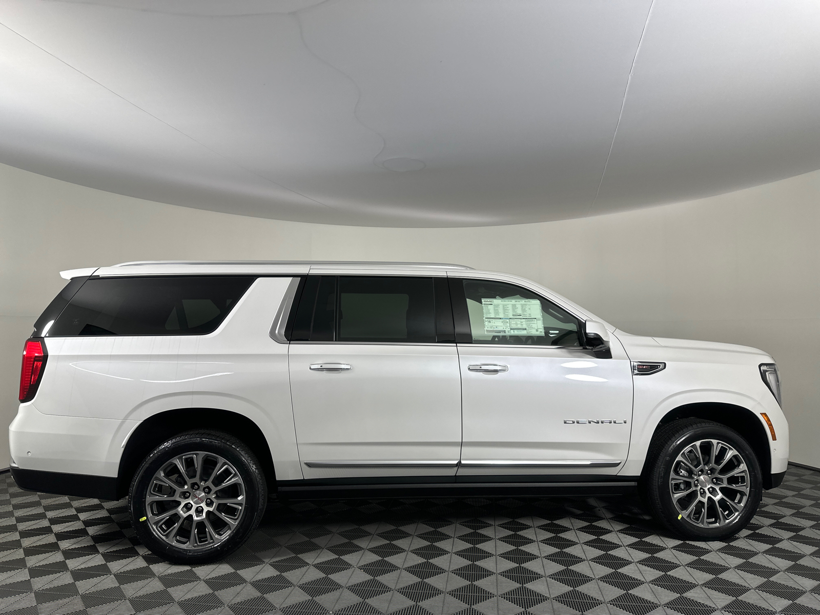 2025 GMC Yukon XL Denali 21