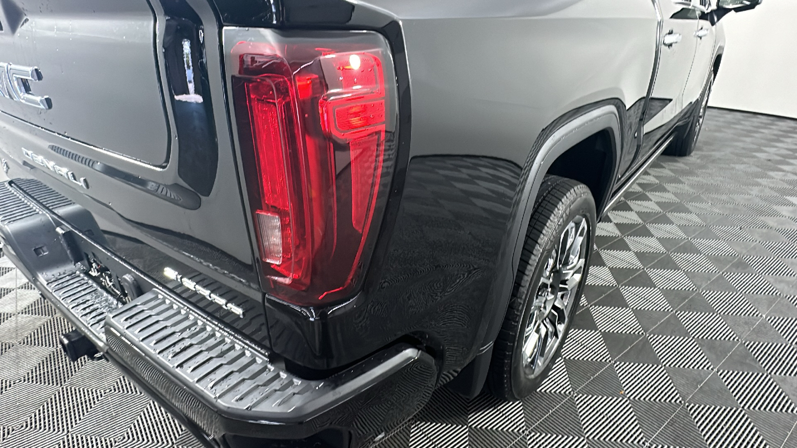 2025 GMC Sierra 1500 Denali Ultimate 22