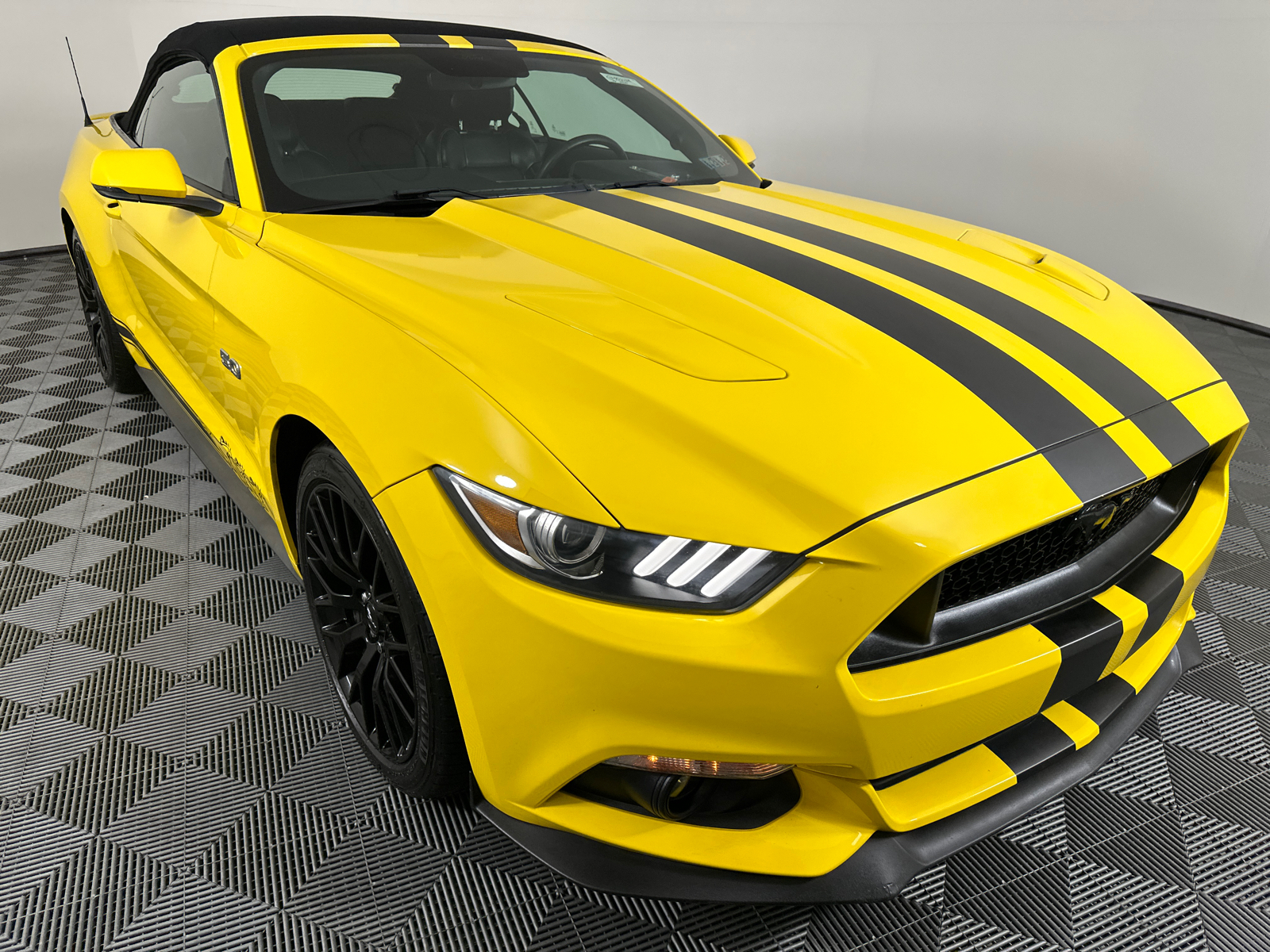 2016 Ford Mustang GT Premium 2