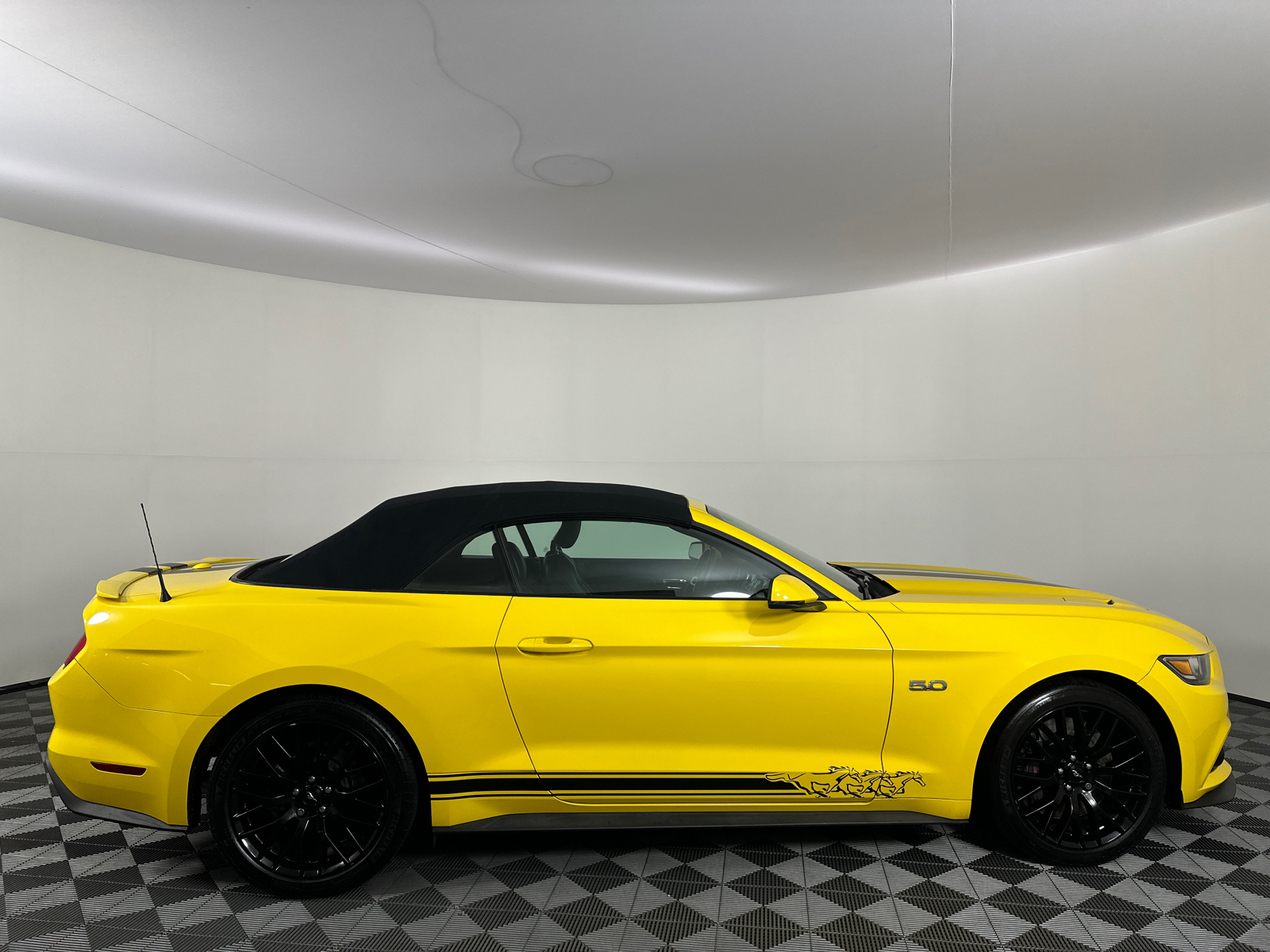 2016 Ford Mustang GT Premium 19