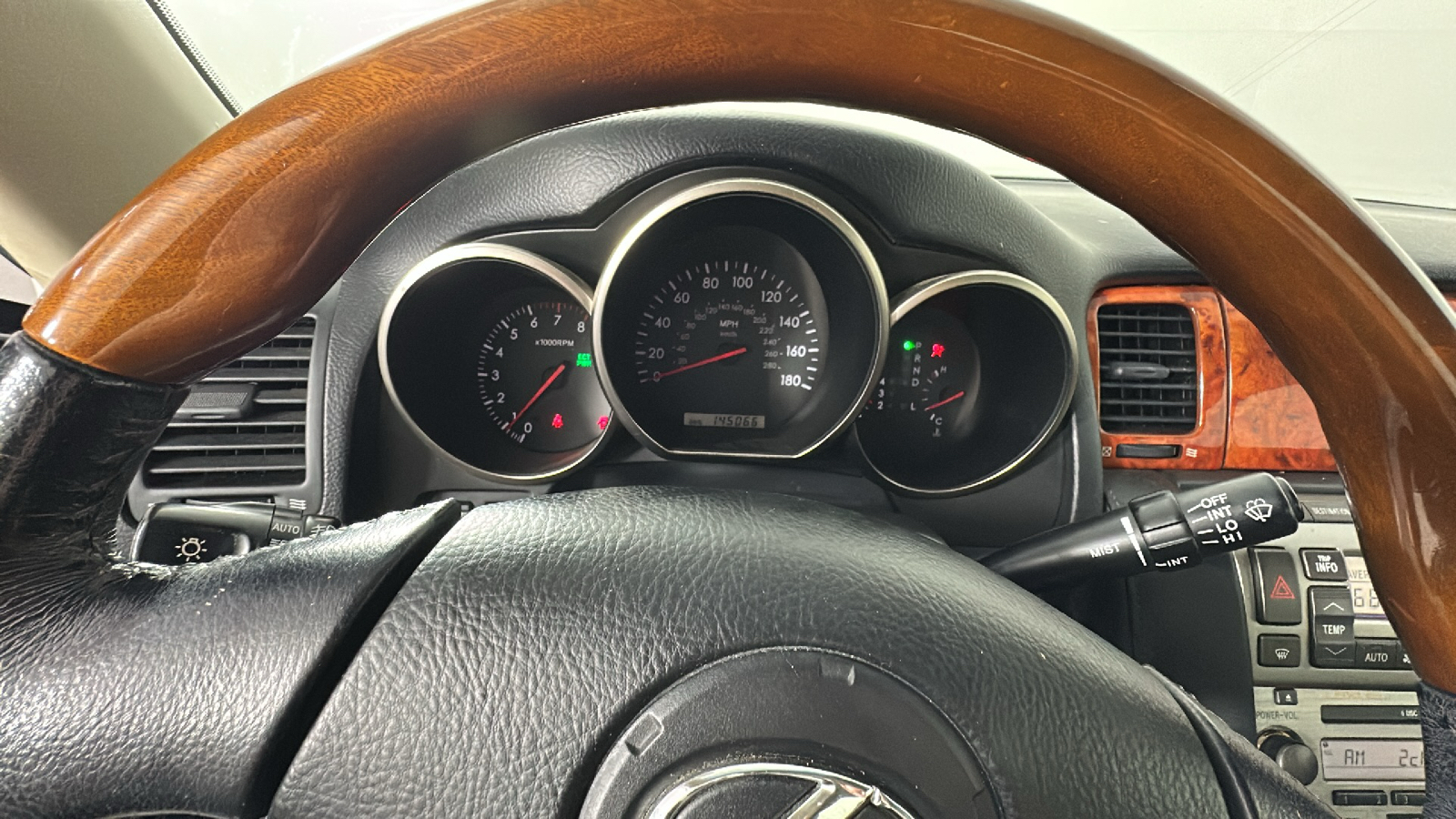 2005 Lexus SC 430 30