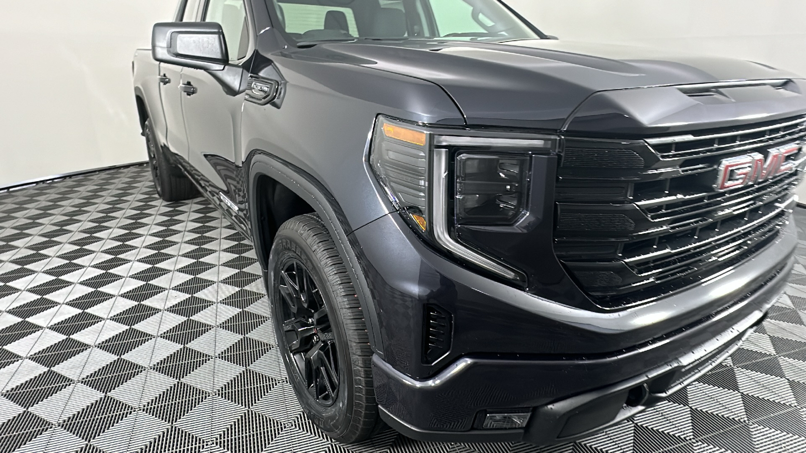 2025 GMC Sierra 1500 Elevation 2