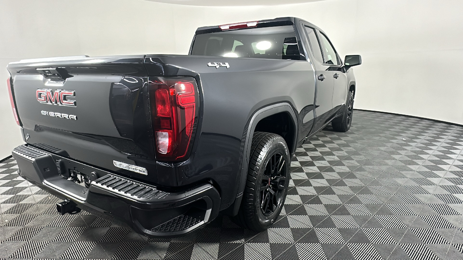 2025 GMC Sierra 1500 Elevation 18