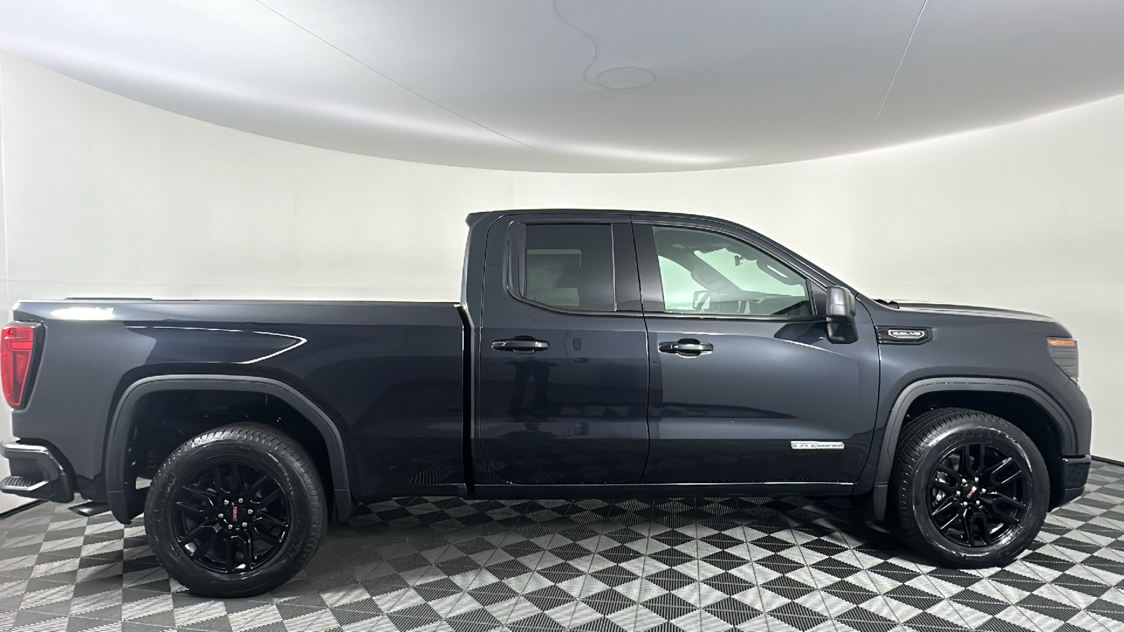 2025 GMC Sierra 1500 Elevation 22