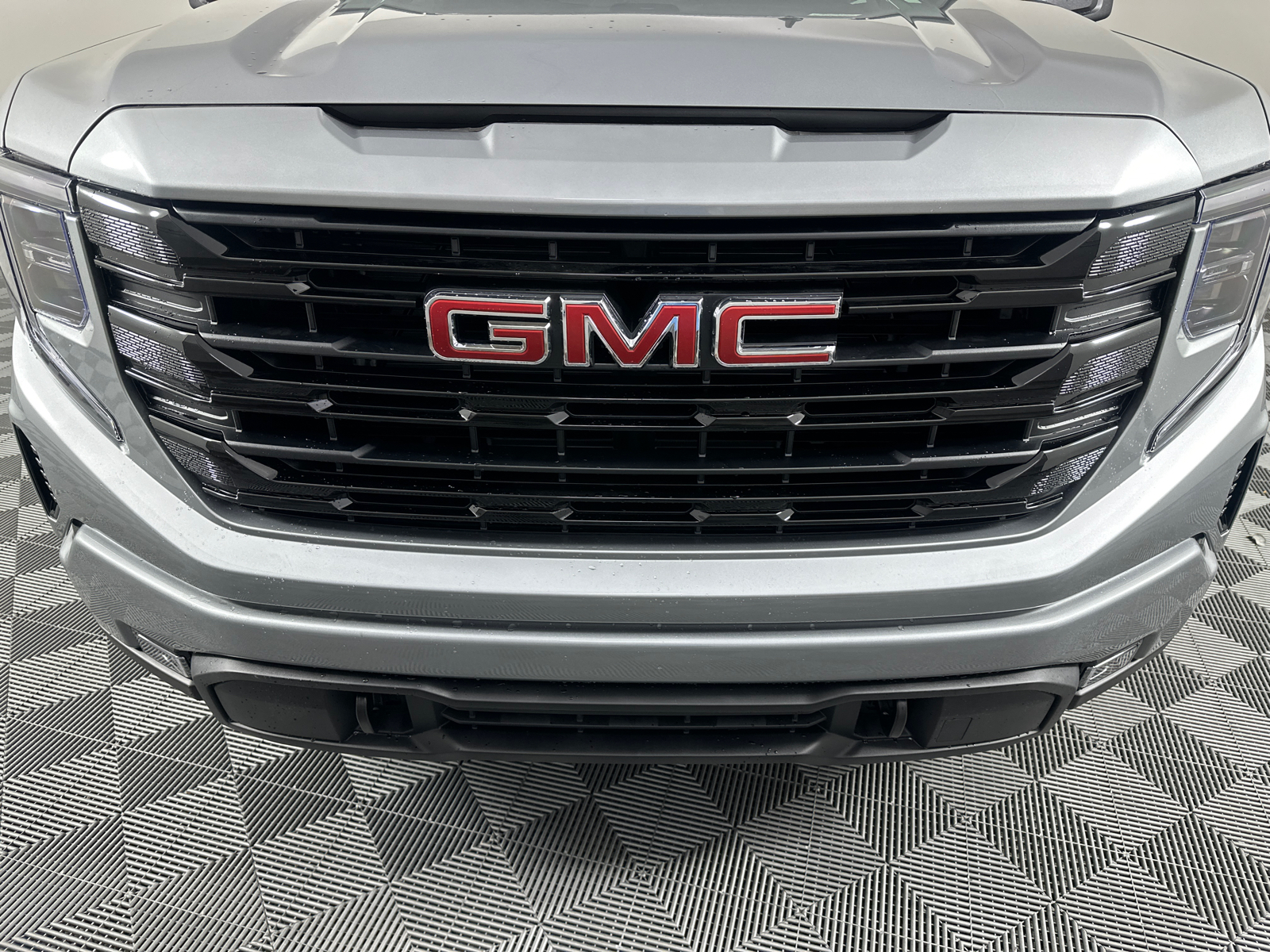 2025 GMC Sierra 1500 Elevation 3