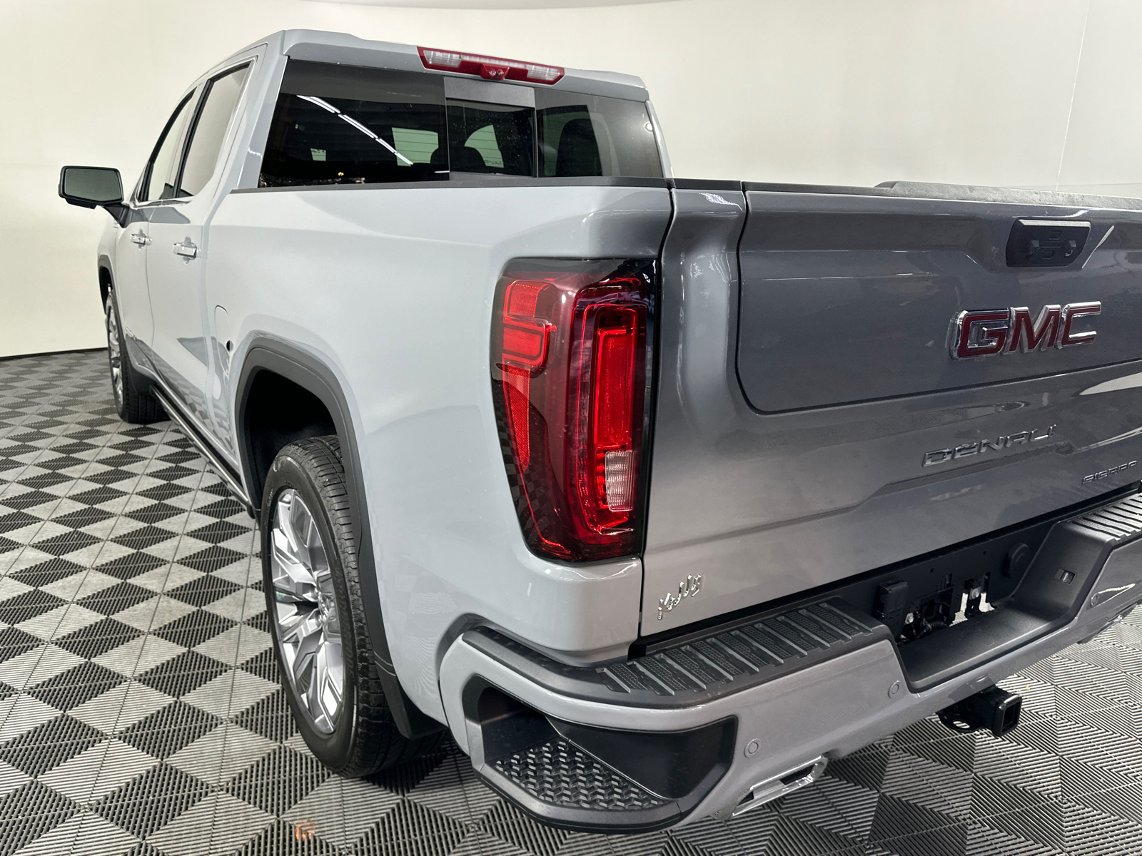 2025 GMC Sierra 1500 Denali 10