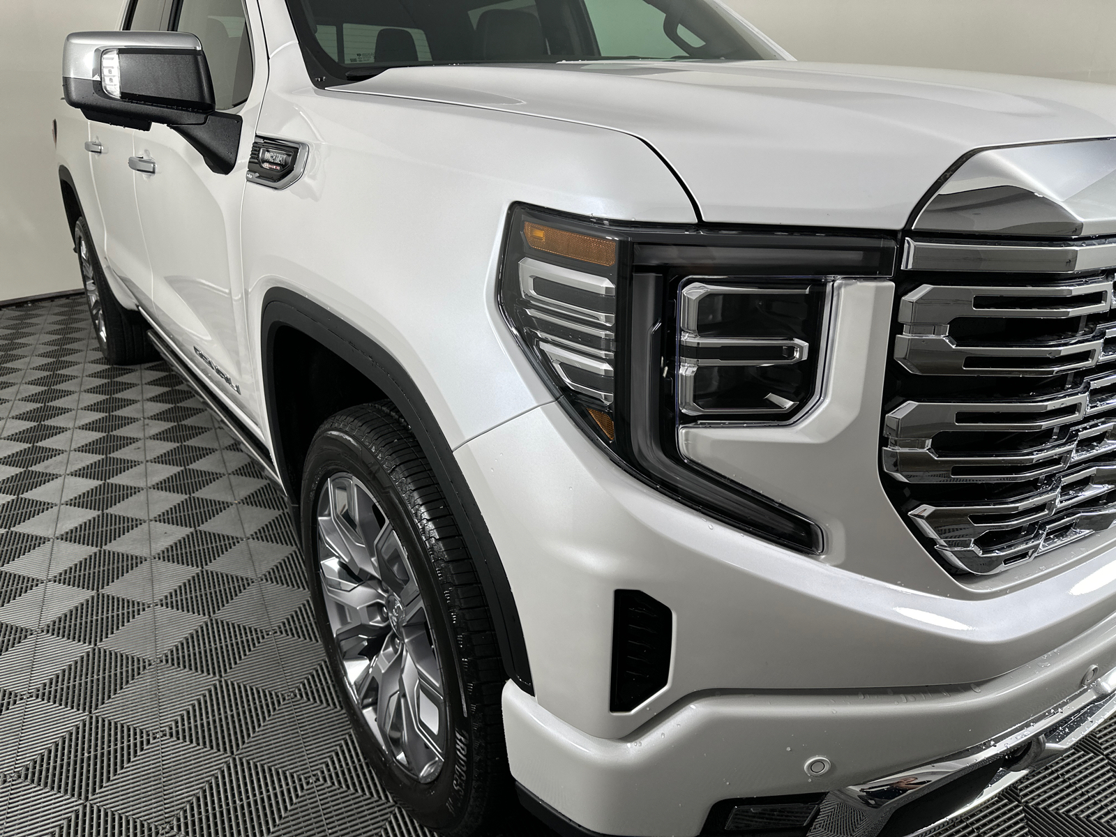 2025 GMC Sierra 1500 Denali 2