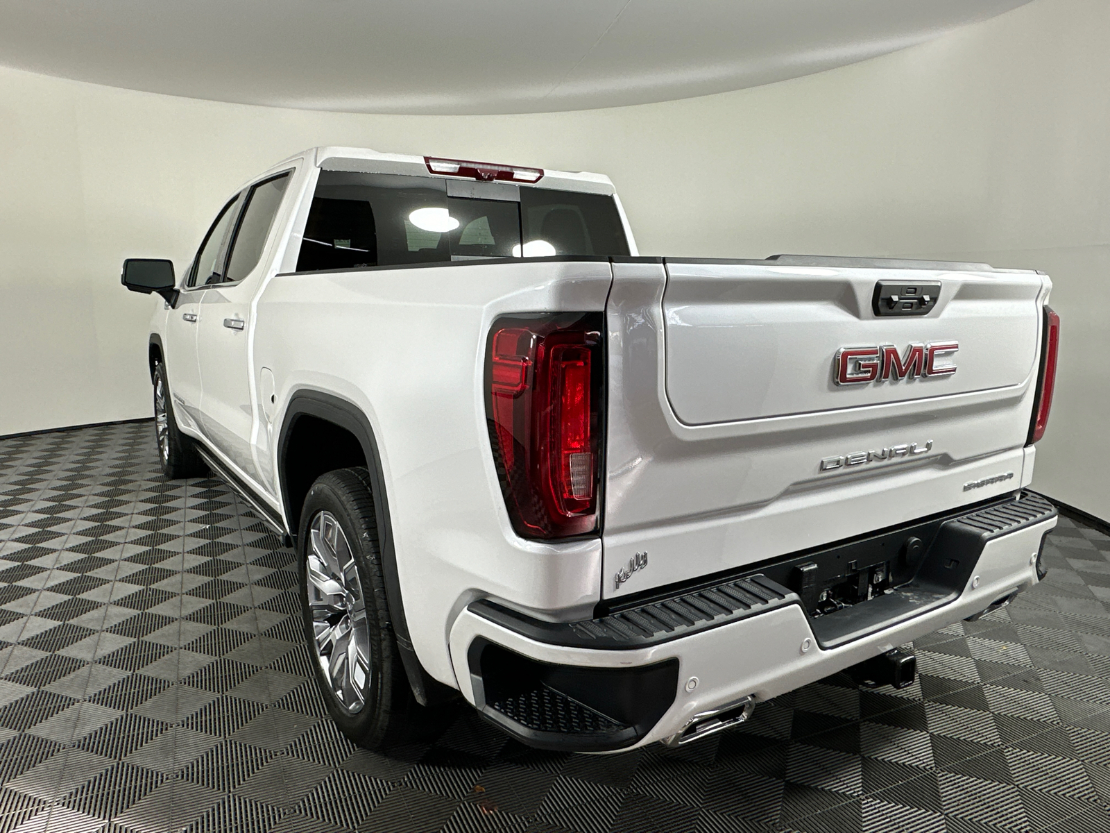 2025 GMC Sierra 1500 Denali 10