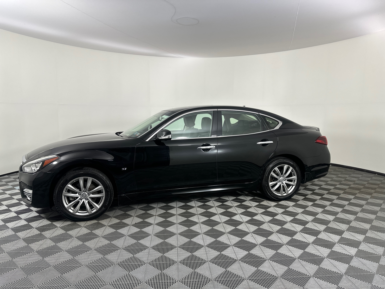 2019 INFINITI Q70 3.7X 9