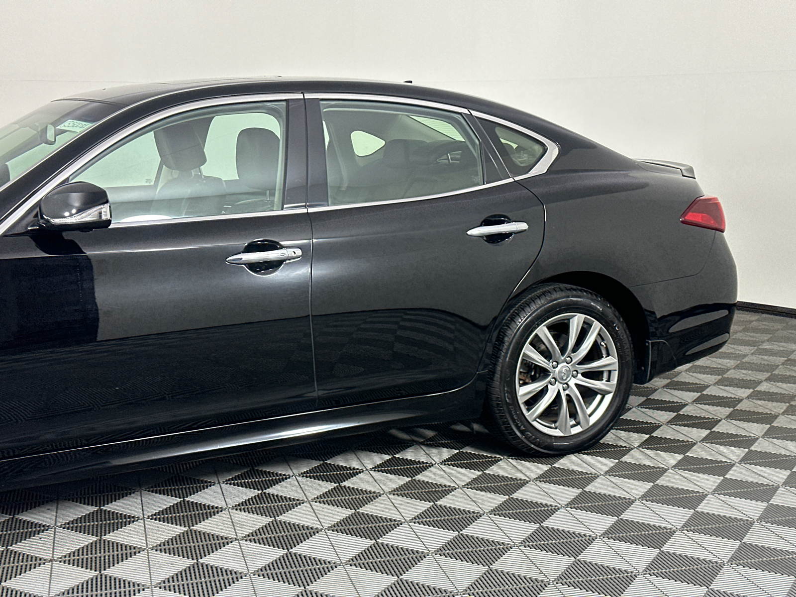 2019 INFINITI Q70 3.7X 10