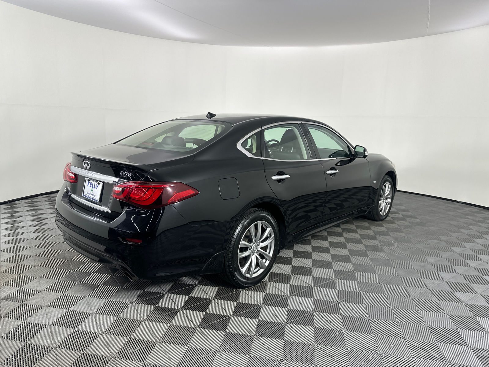 2019 INFINITI Q70 3.7X 17