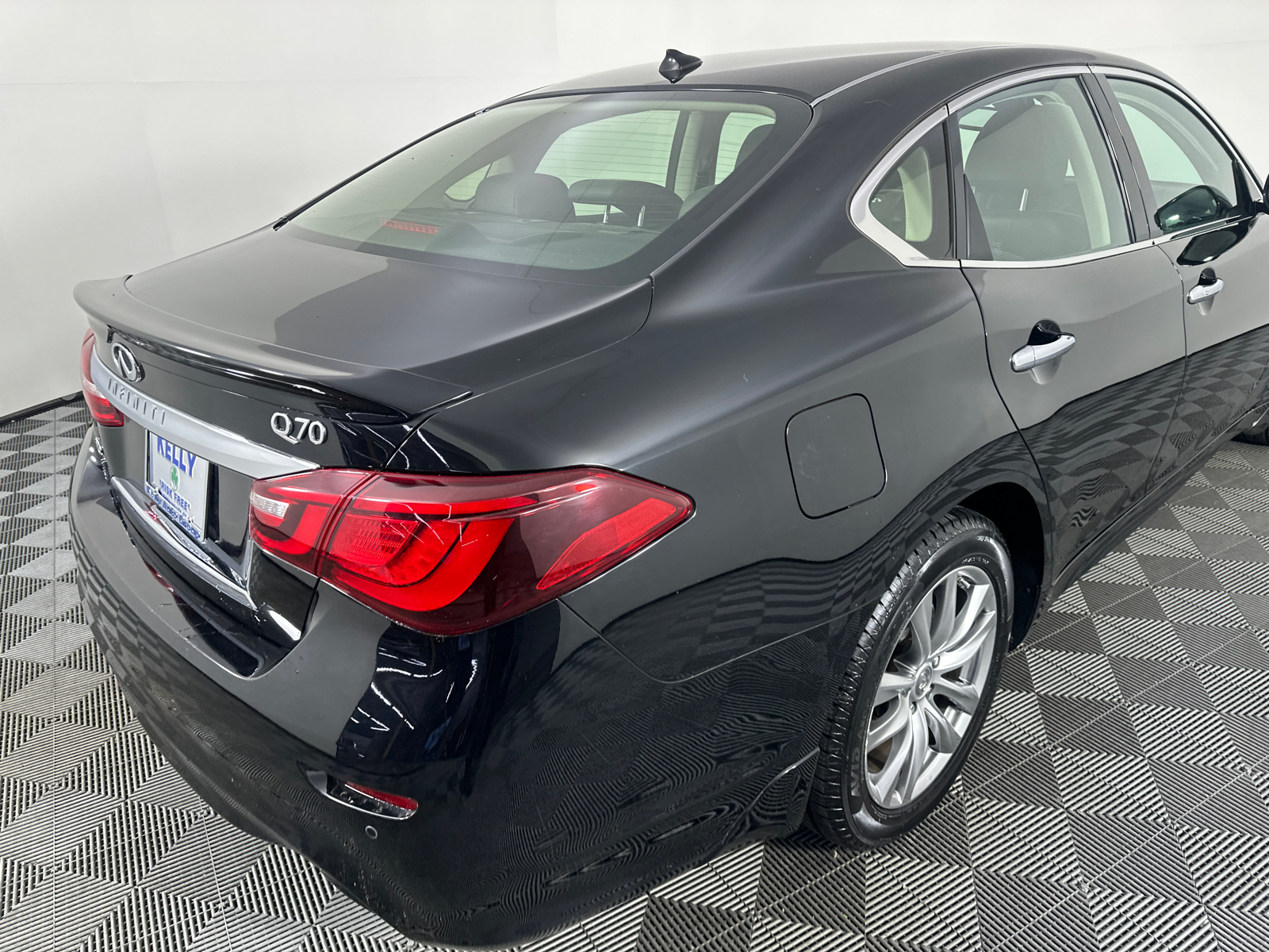 2019 INFINITI Q70 3.7X 18