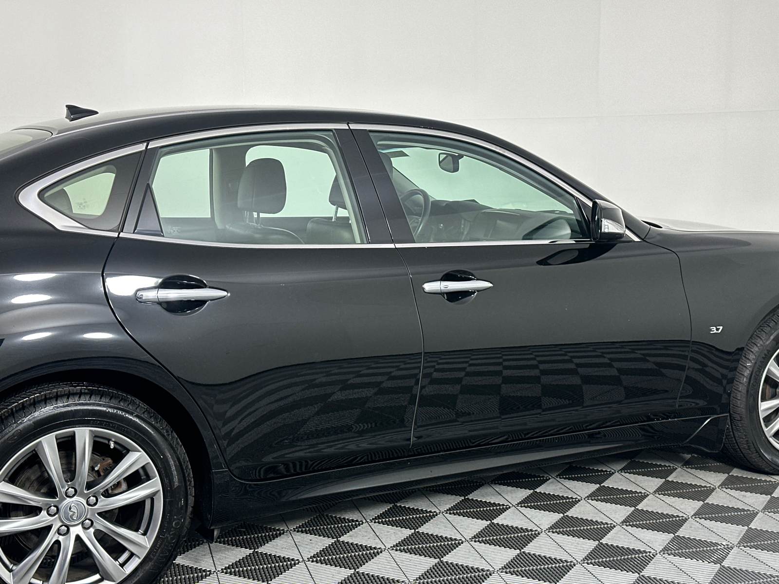 2019 INFINITI Q70 3.7X 21