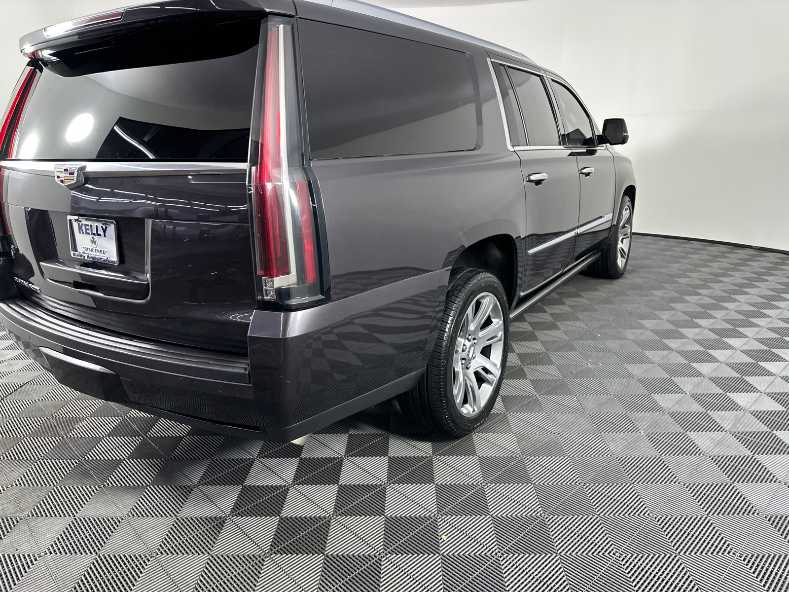 2015 Cadillac Escalade ESV Premium 17