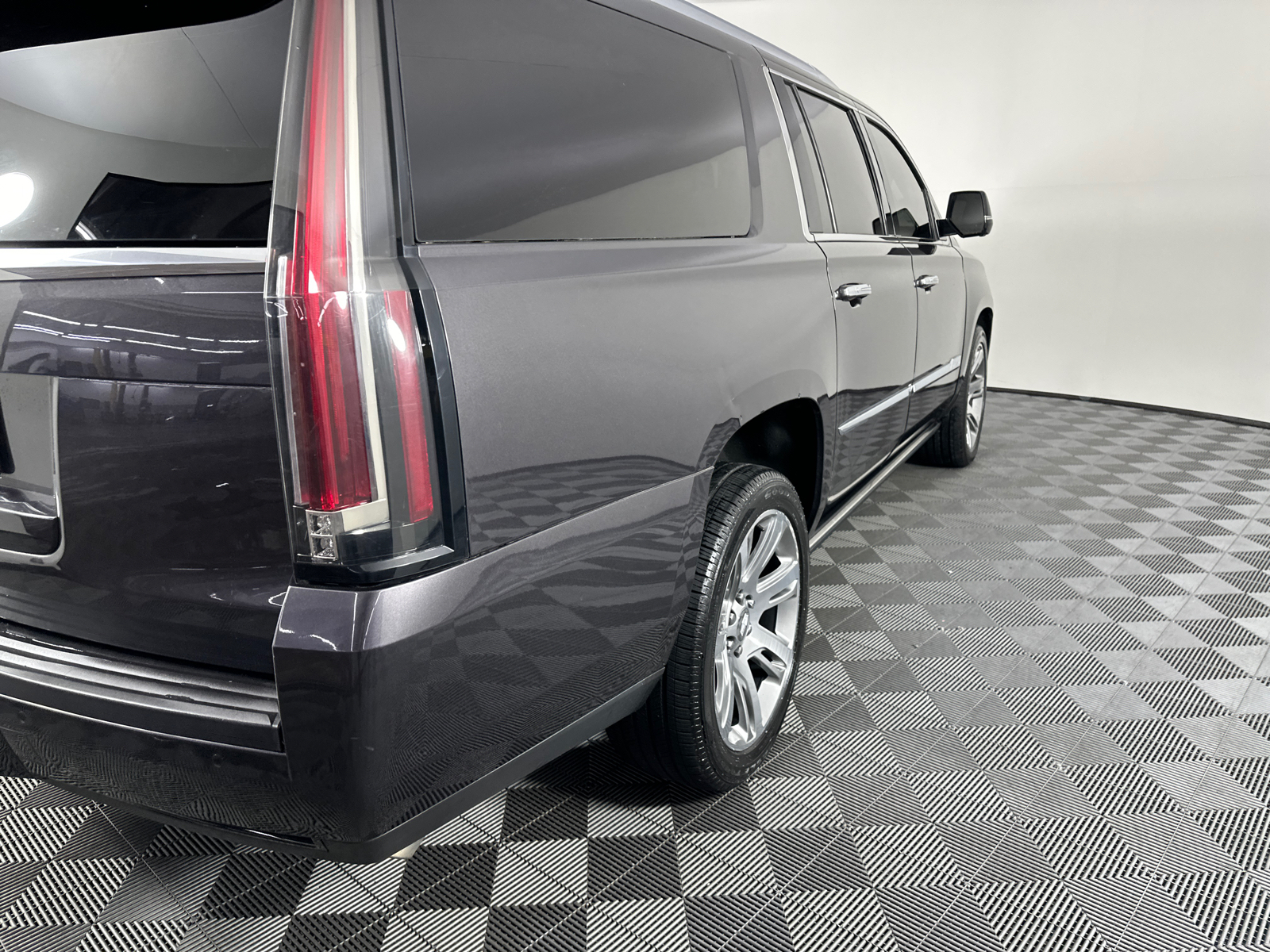 2015 Cadillac Escalade ESV Premium 18