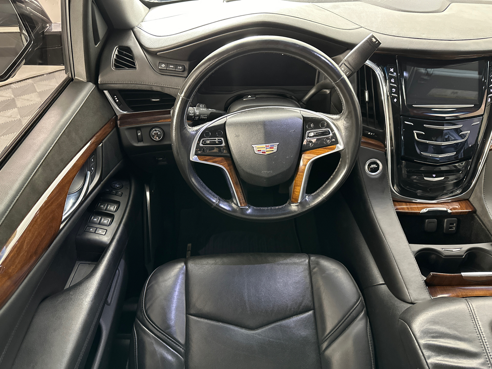 2015 Cadillac Escalade ESV Premium 27