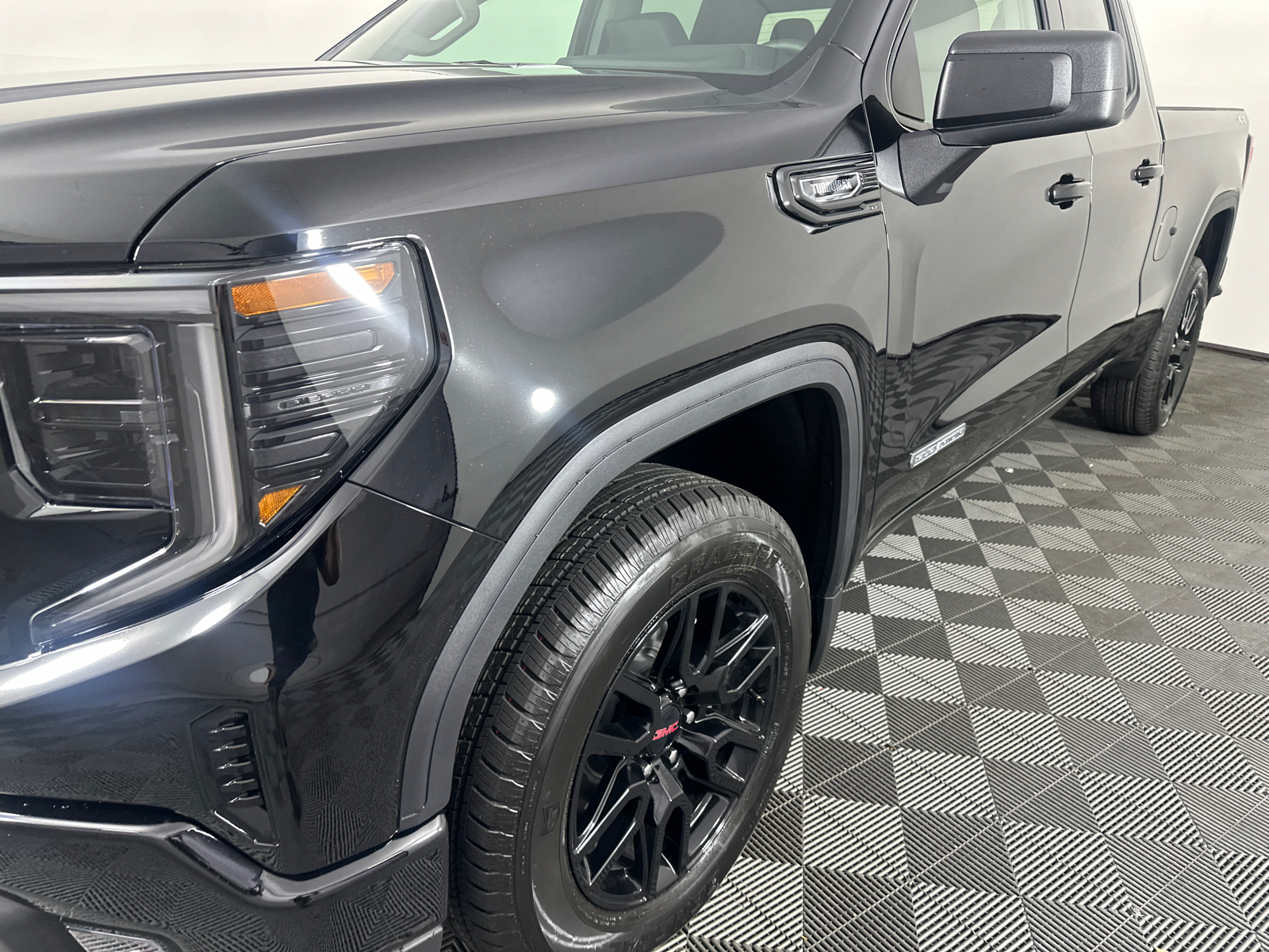 2025 GMC Sierra 1500 Elevation 7