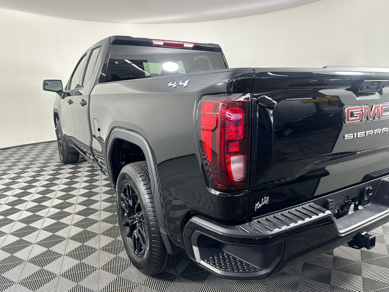 2025 GMC Sierra 1500 Elevation 10