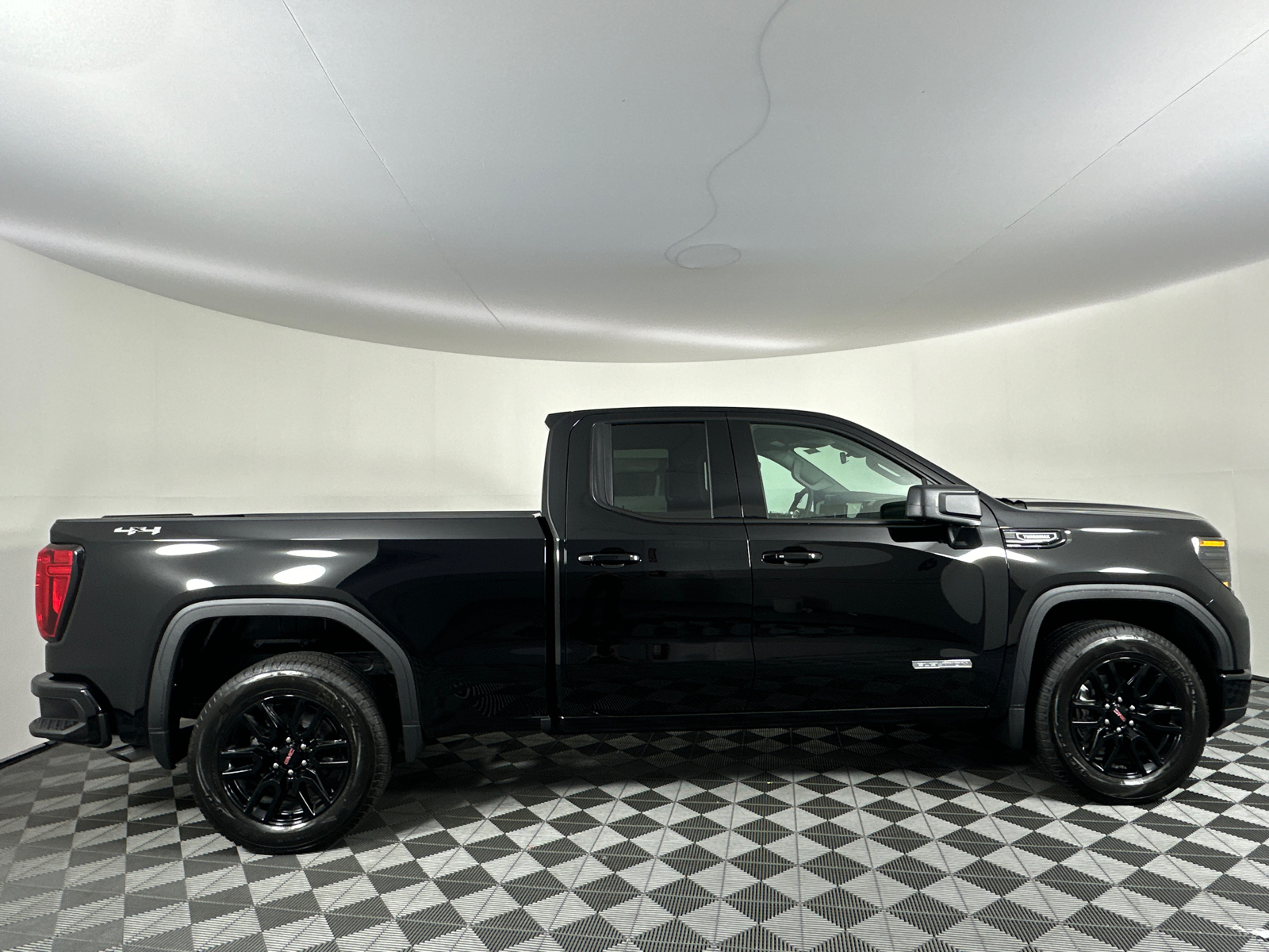 2025 GMC Sierra 1500 Elevation 21