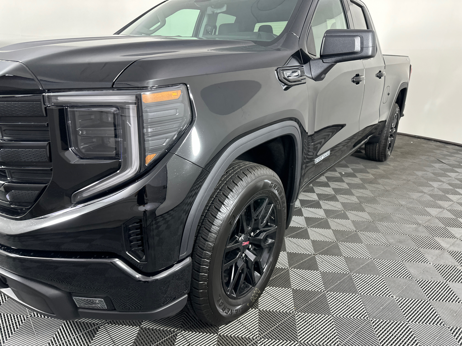 2025 GMC Sierra 1500 Elevation 7