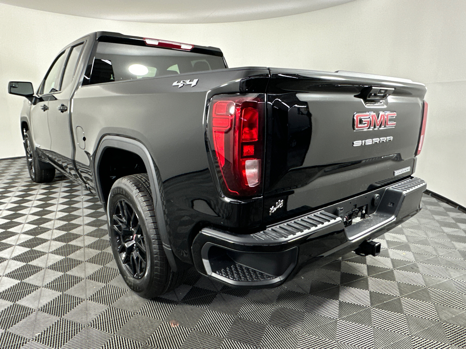 2025 GMC Sierra 1500 Elevation 10