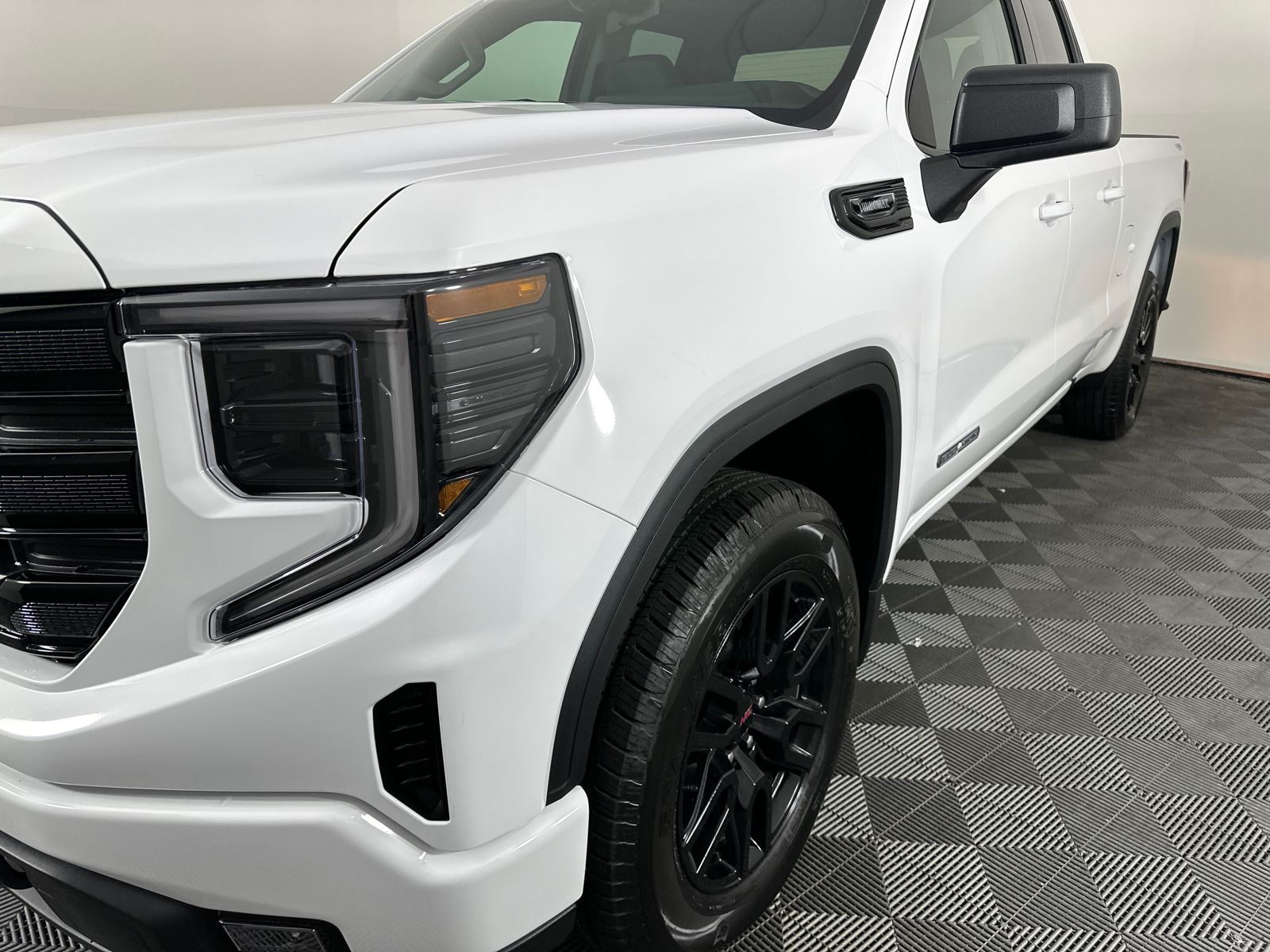 2025 GMC Sierra 1500 Elevation 7