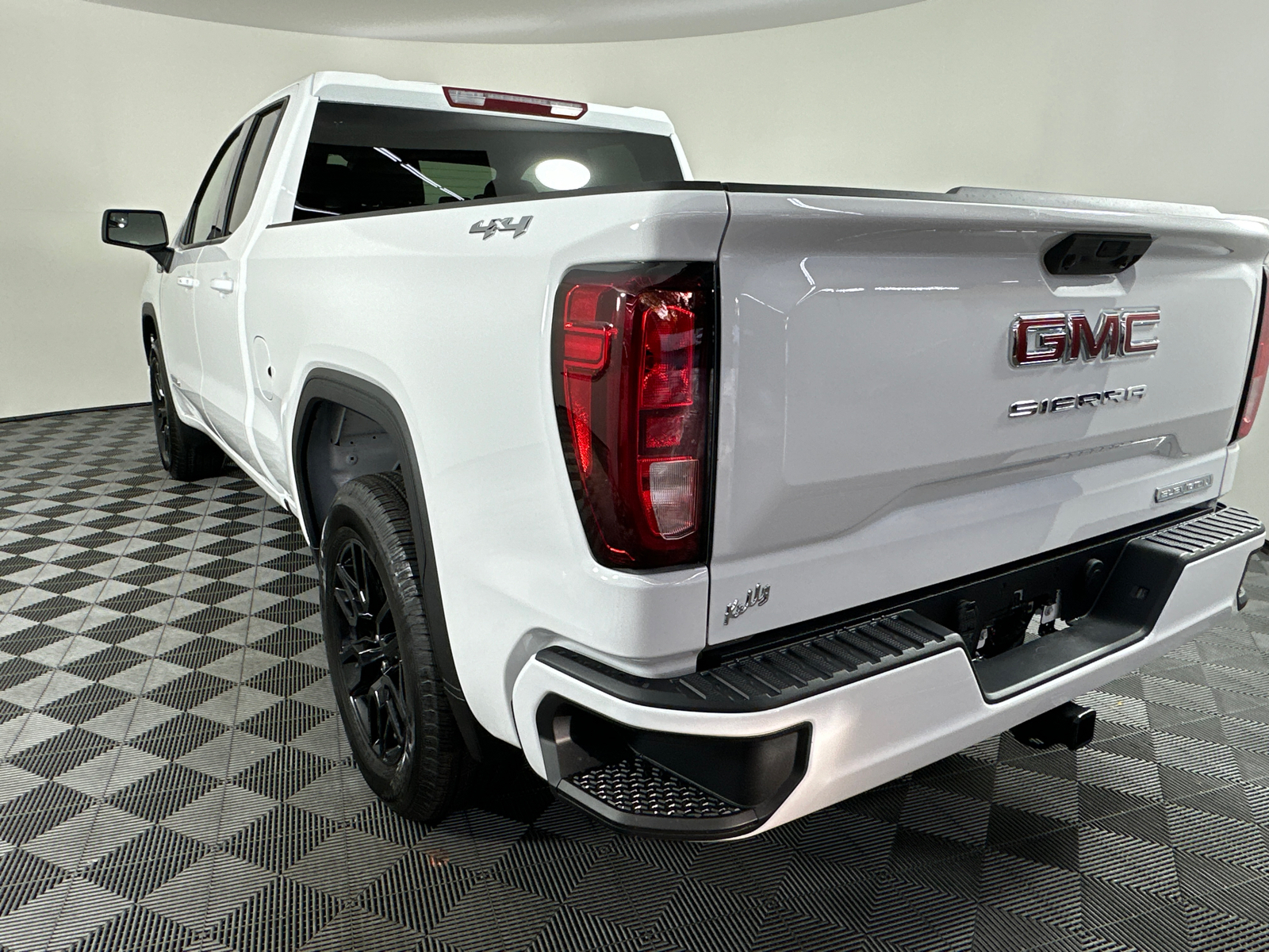 2025 GMC Sierra 1500 Elevation 10