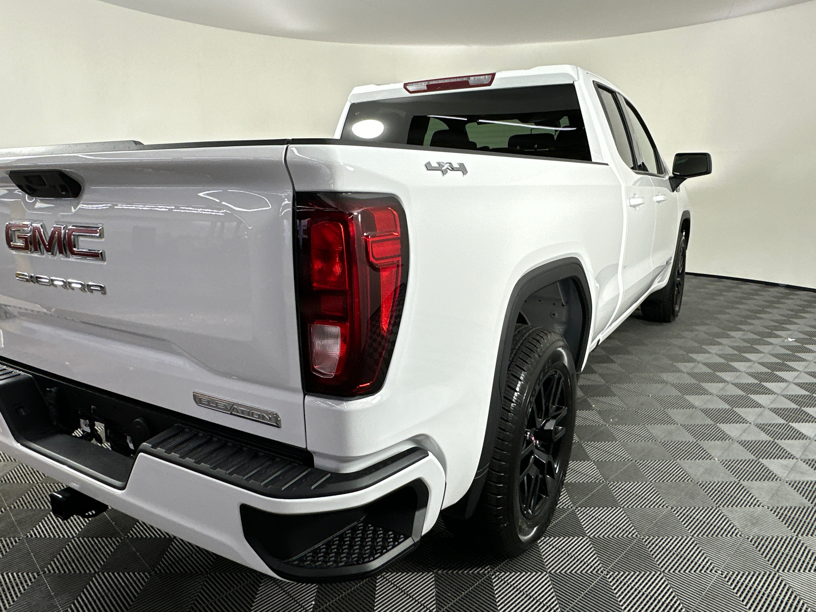 2025 GMC Sierra 1500 Elevation 18