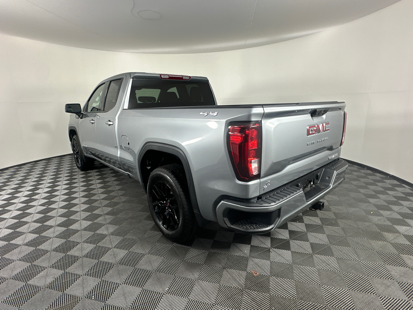 2025 GMC Sierra 1500 Elevation 11