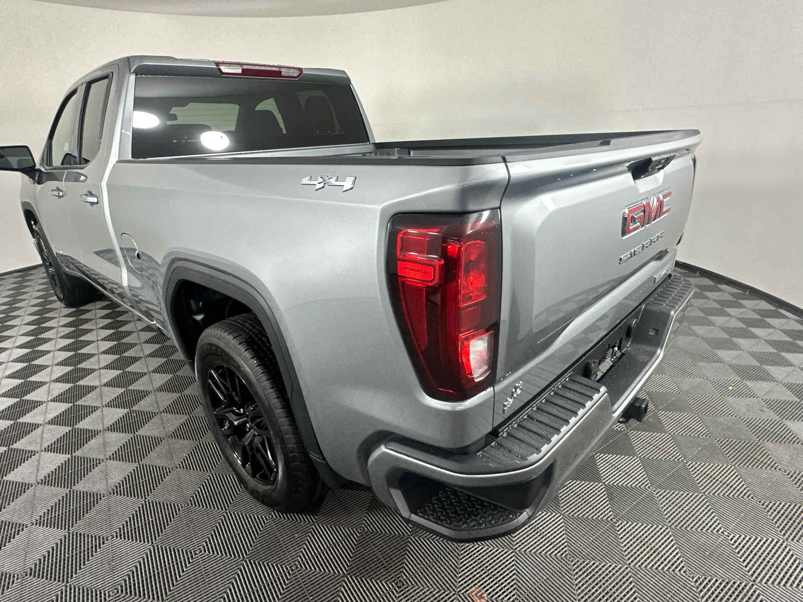 2025 GMC Sierra 1500 Elevation 12