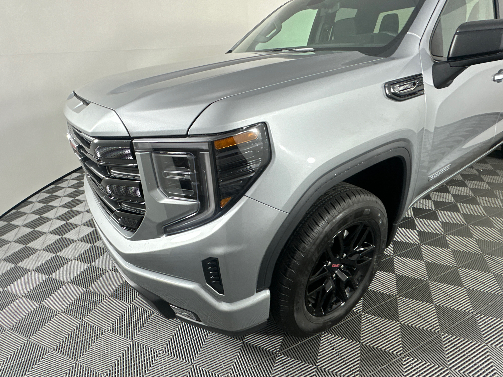 2025 GMC Sierra 1500 Elevation 7