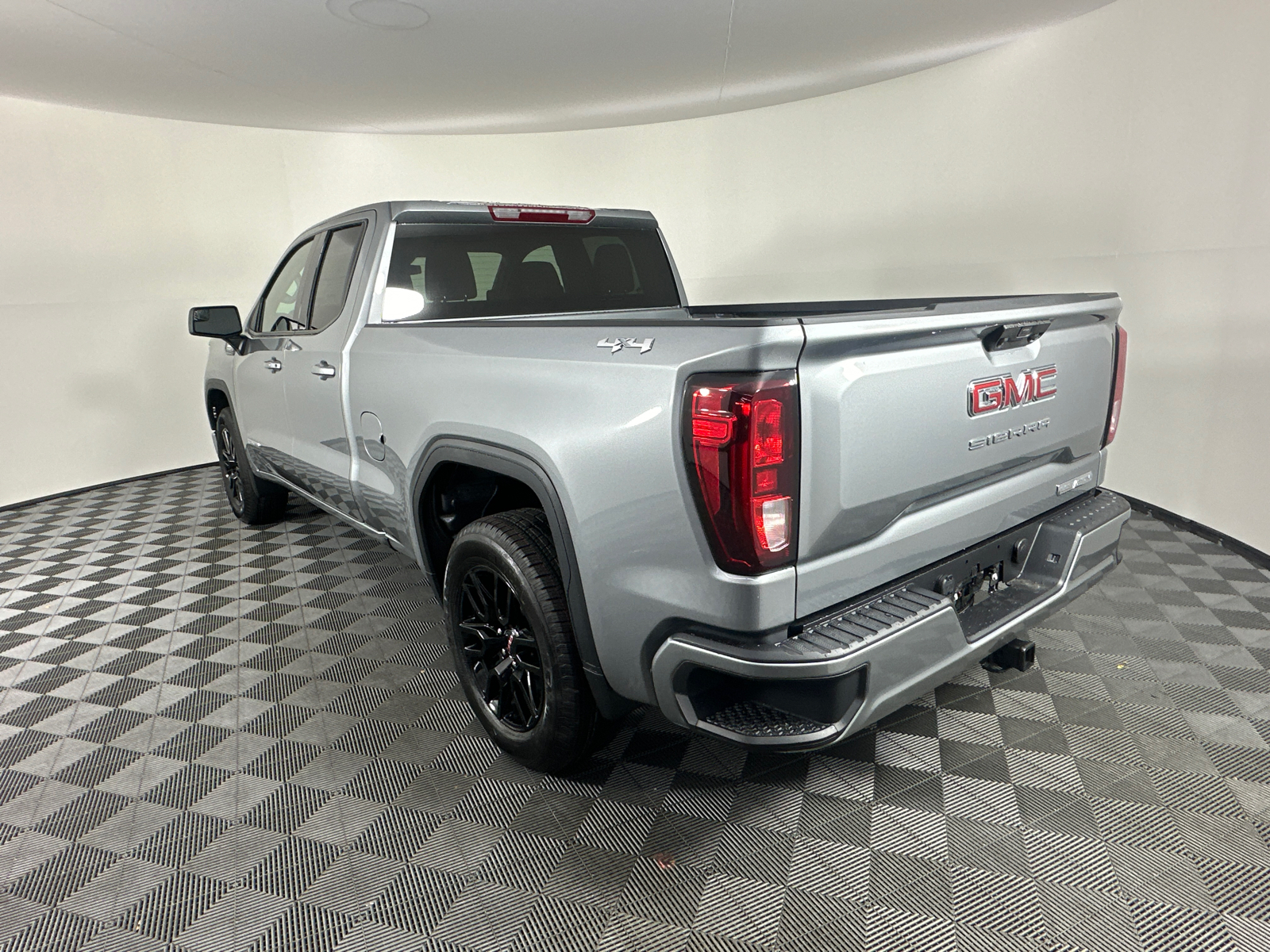 2025 GMC Sierra 1500 Elevation 11