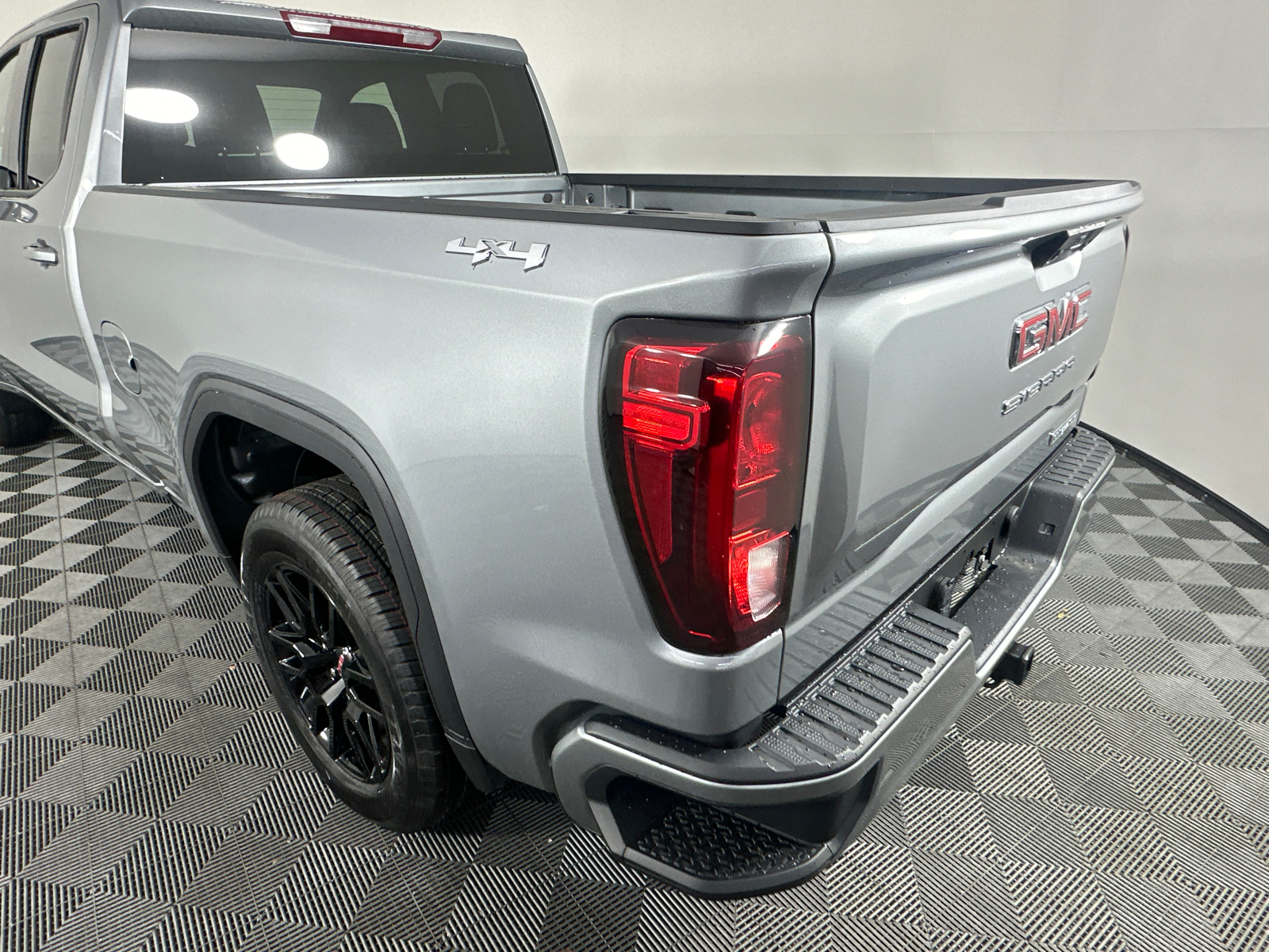 2025 GMC Sierra 1500 Elevation 12