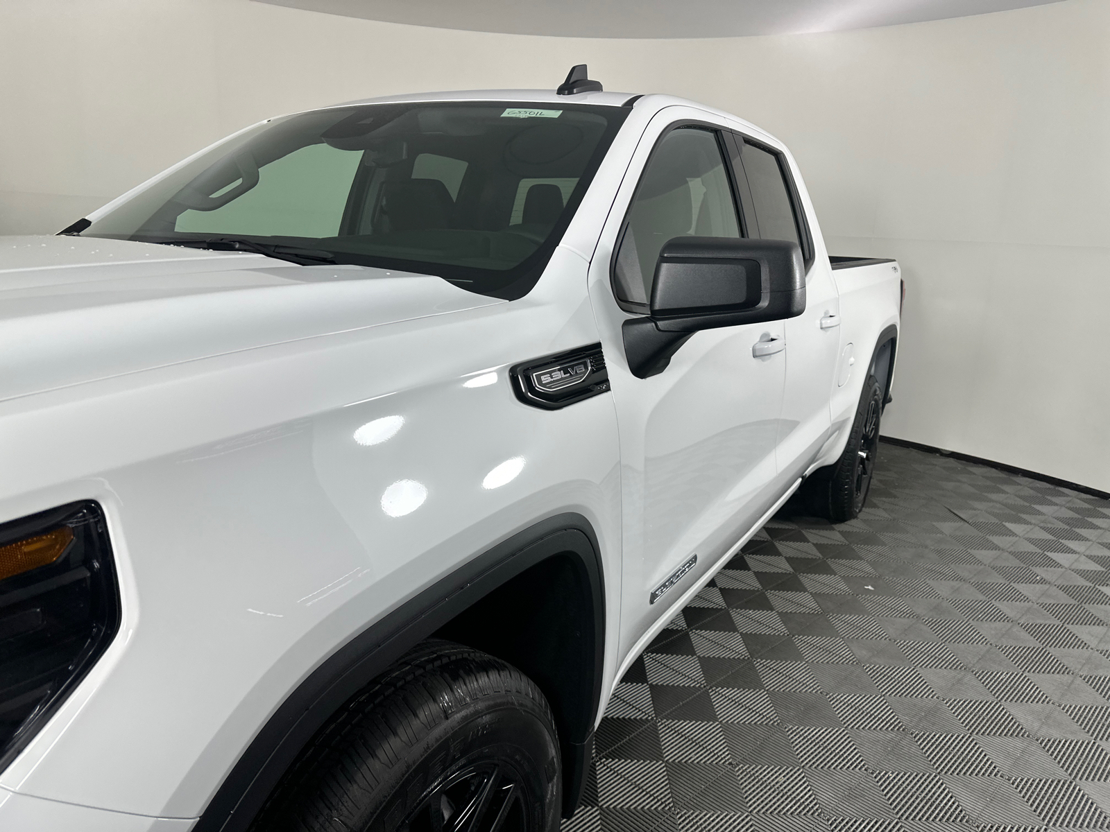 2025 GMC Sierra 1500 Elevation 5