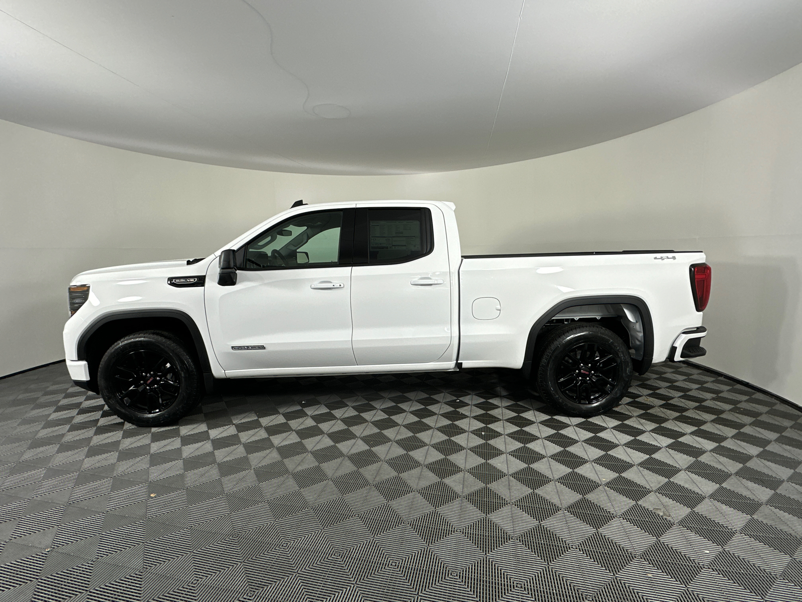 2025 GMC Sierra 1500 Elevation 7