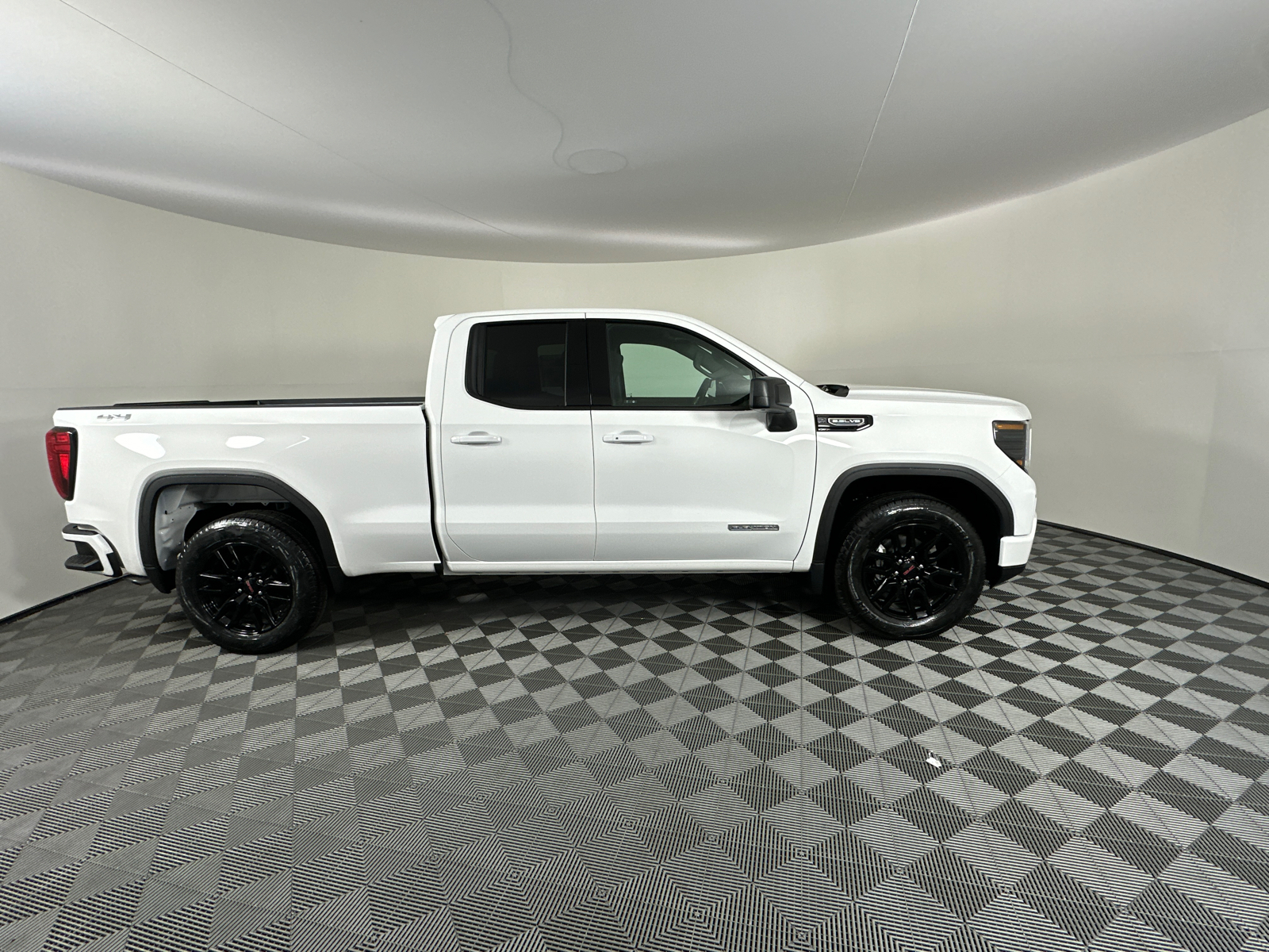 2025 GMC Sierra 1500 Elevation 18