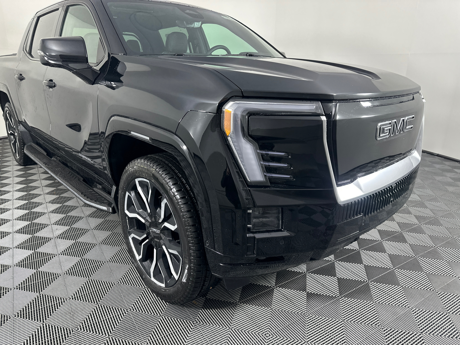 2025 GMC Sierra EV Denali 2