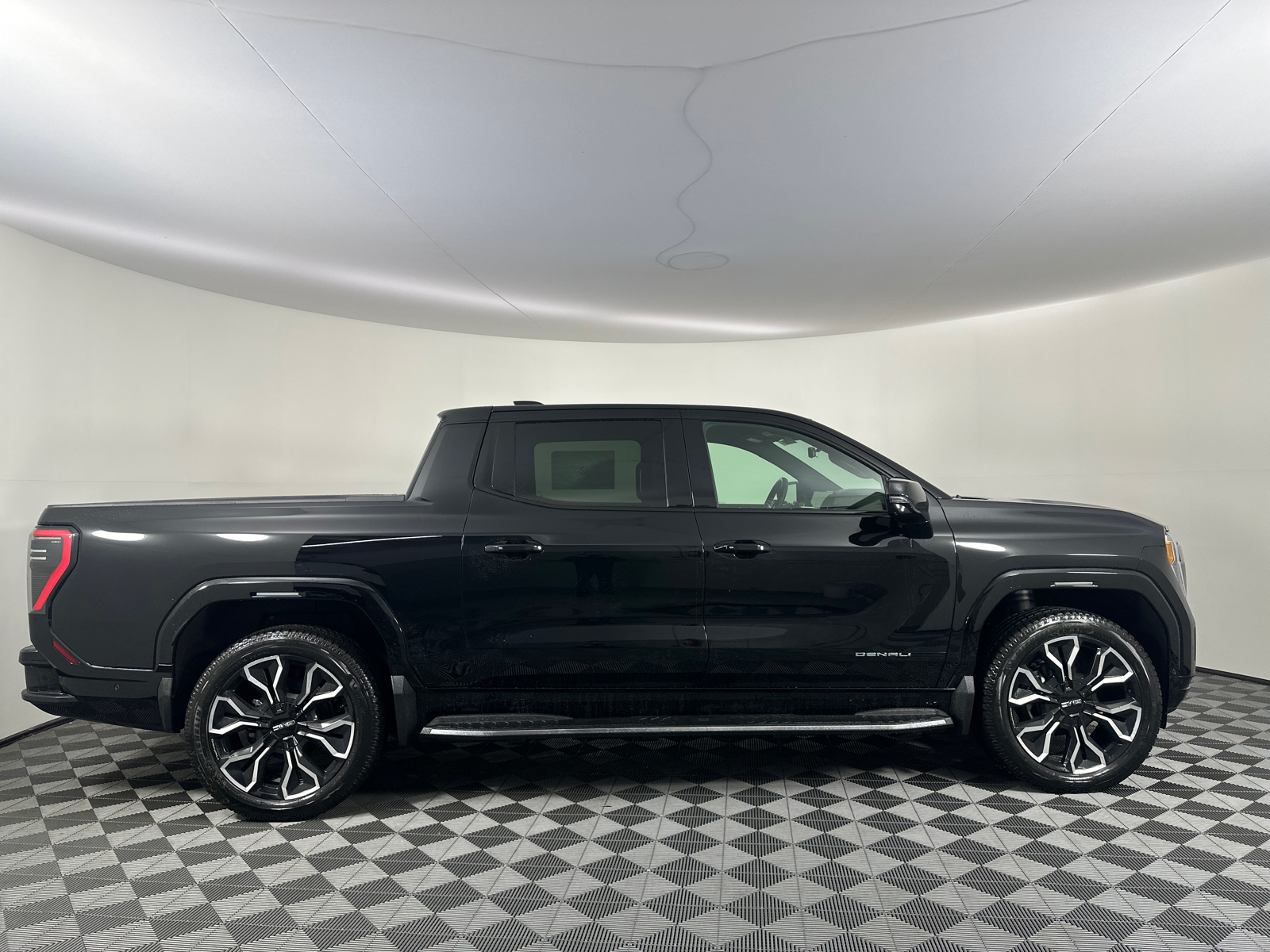 2025 GMC Sierra EV Denali 21