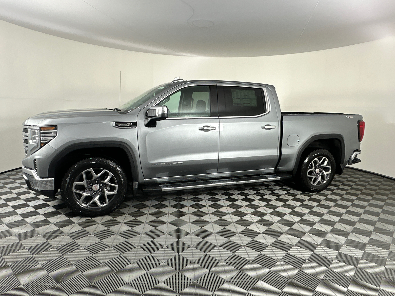 2025 GMC Sierra 1500 SLT 9