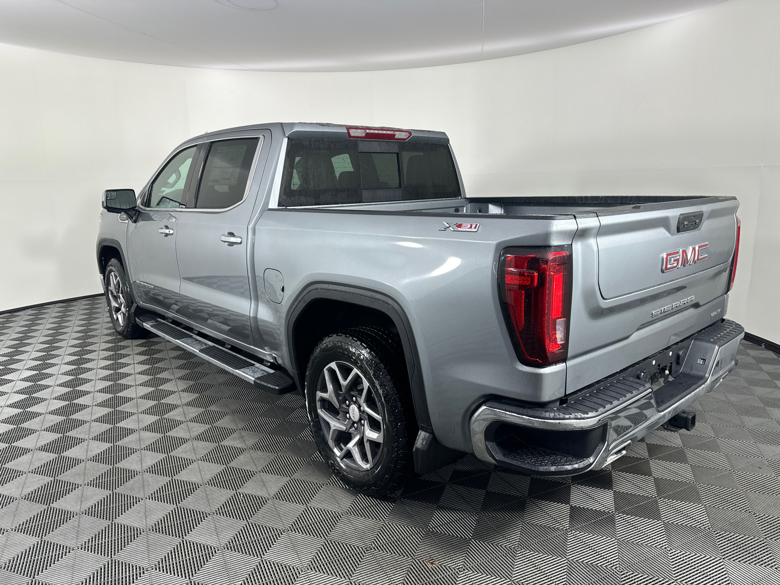 2025 GMC Sierra 1500 SLT 11