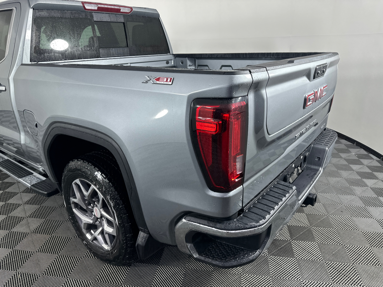 2025 GMC Sierra 1500 SLT 12