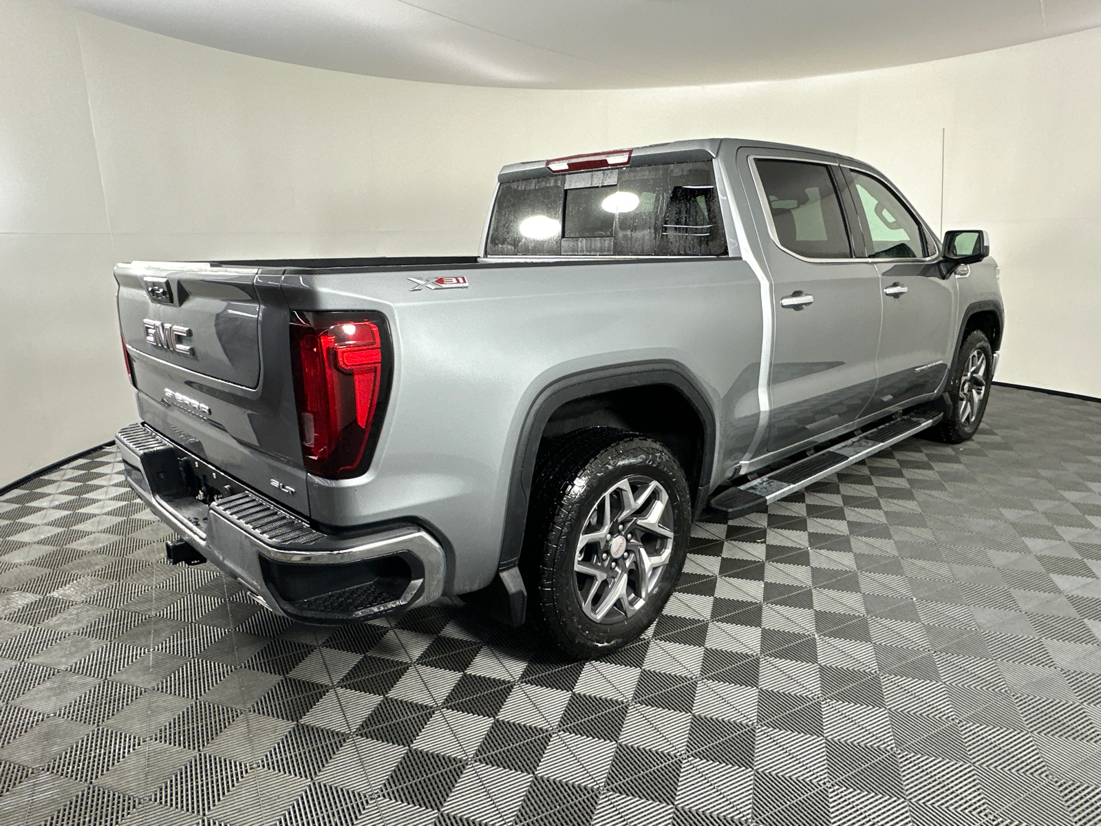 2025 GMC Sierra 1500 SLT 17