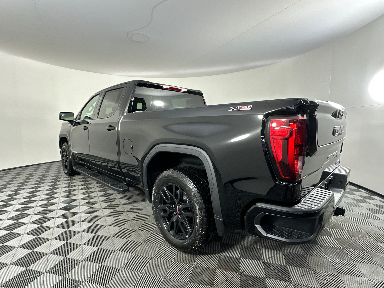 2025 GMC Sierra 1500 Elevation 11