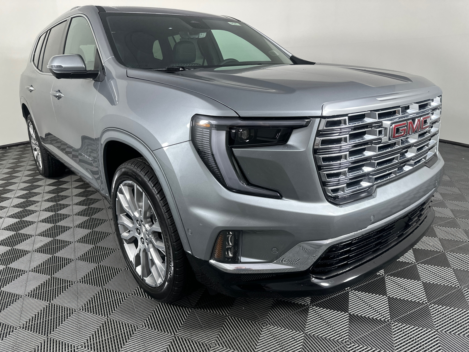 2025 GMC Acadia Denali 2